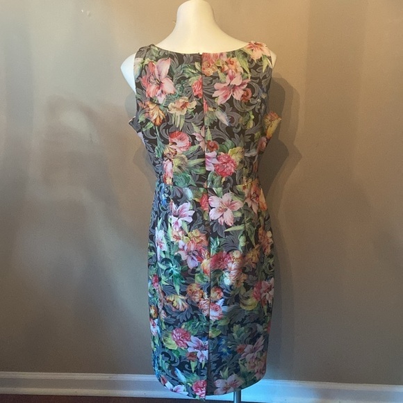 New York And Company Stretch Dark Floral Sleeveless Sheath Dress With Zipper - Picture 2 of 6